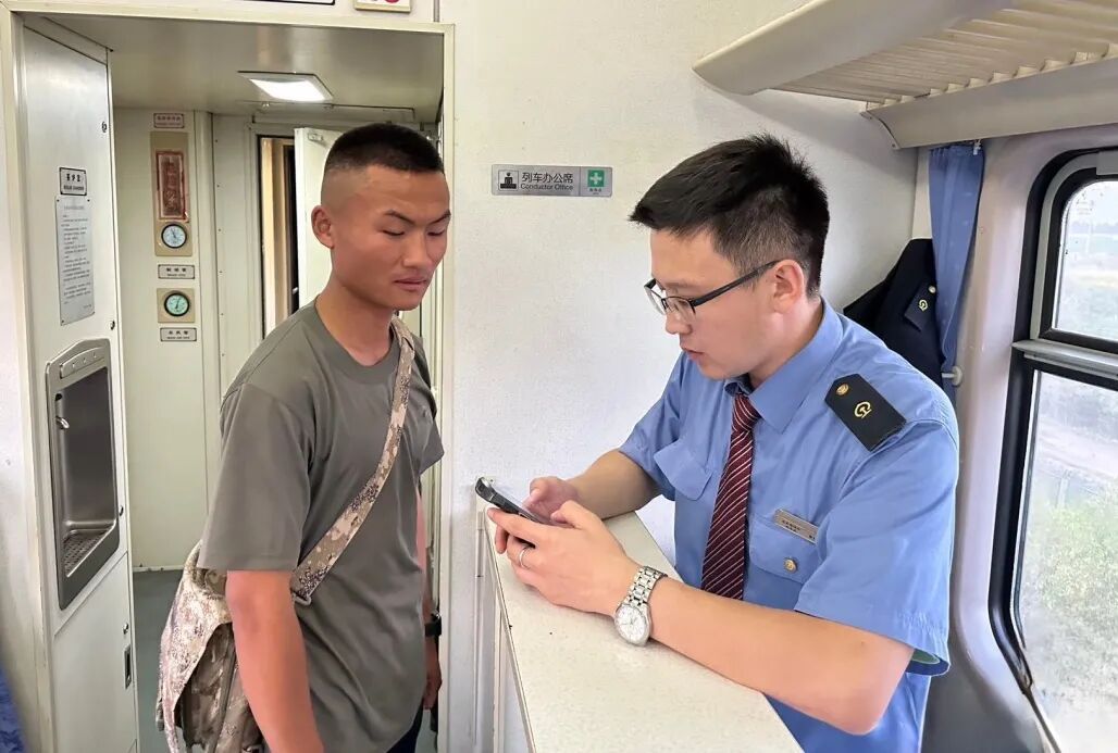 D1189次列车长,你做的事瞒不住了…… D1189次列车长,你做的事瞒不住了……