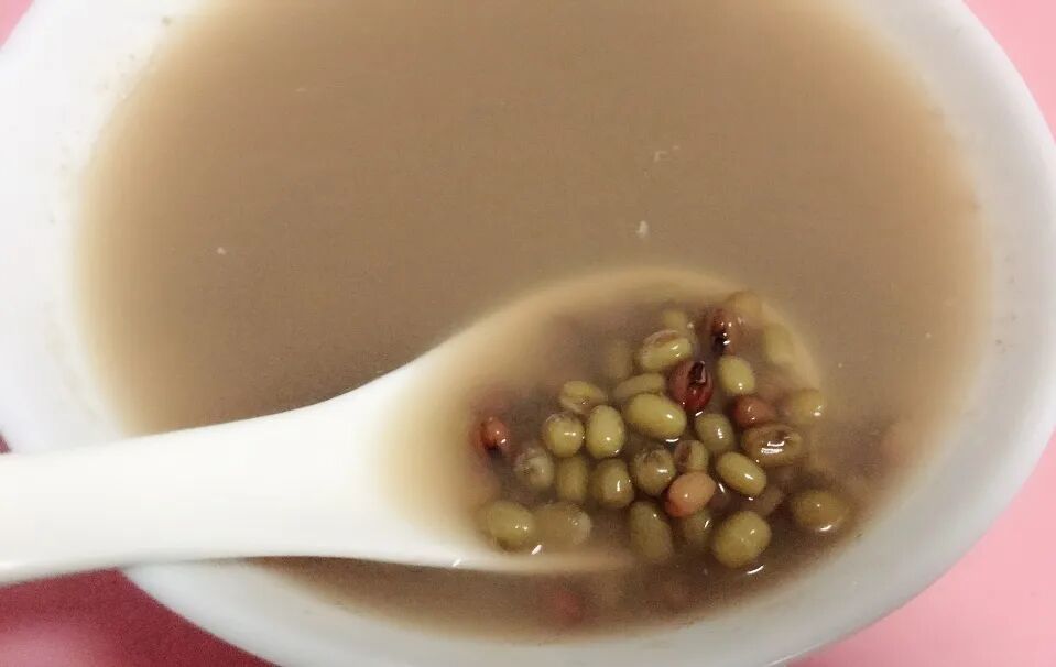 连喝3天绿豆汤突发脑出血!医生特别提醒→ 连喝3天绿豆汤突发脑出血!医生特别提醒→