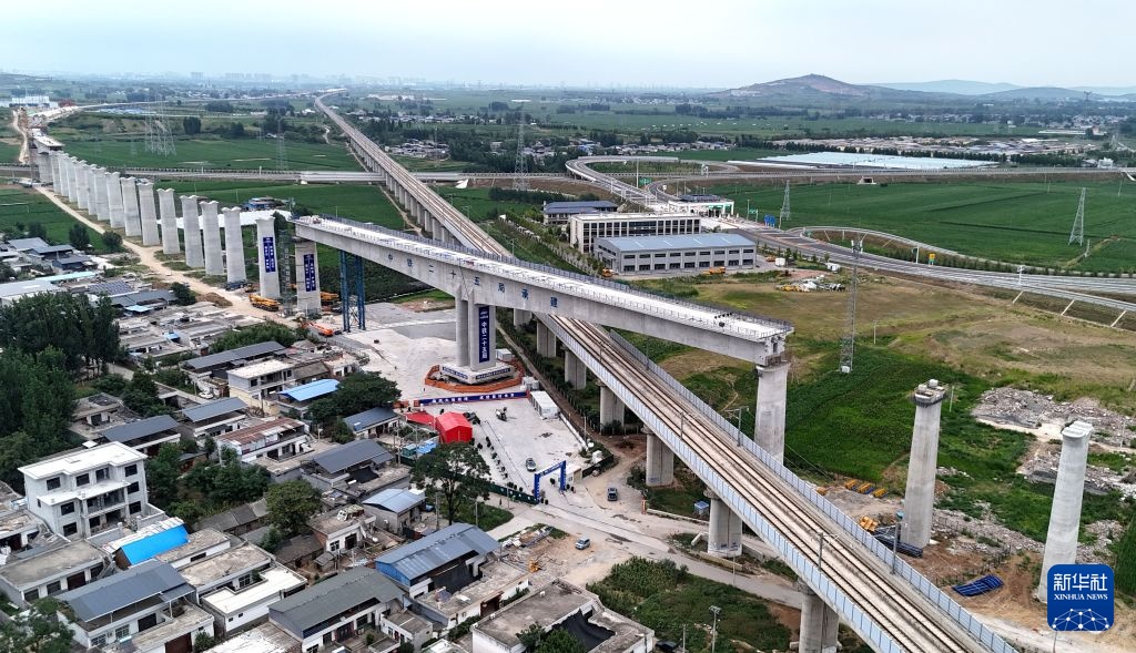 河南平漯周高铁鲁湛特大桥跨郑渝高铁成功转体 河南平漯周高铁鲁湛特大桥跨郑渝高铁成功转体