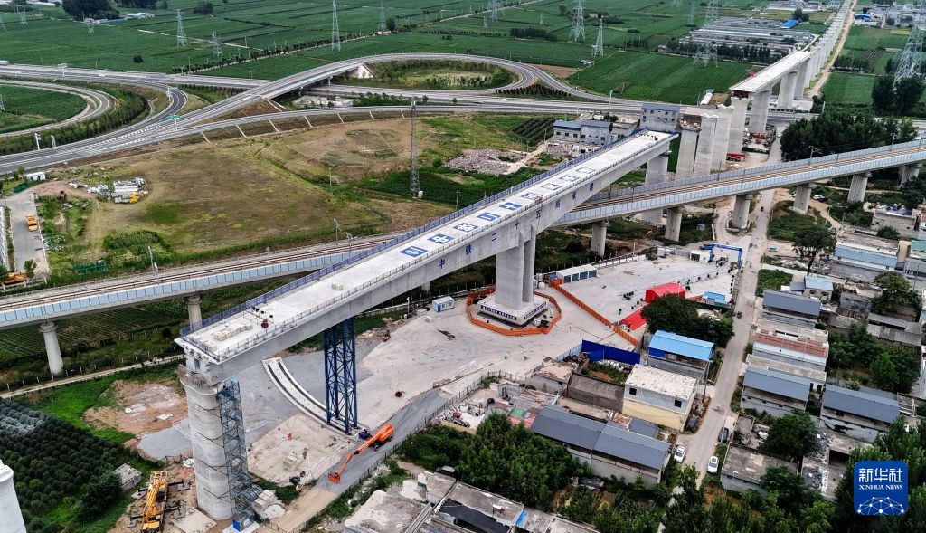 河南平漯周高铁鲁湛特大桥跨郑渝高铁成功转体 河南平漯周高铁鲁湛特大桥跨郑渝高铁成功转体