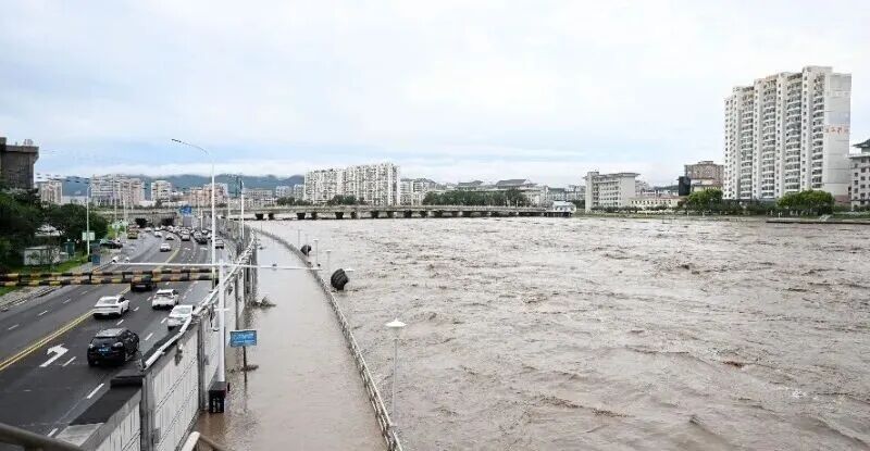 延吉布尔哈通河水位上涨,提醒市民切勿靠近! 延吉布尔哈通河水位上涨,提醒市民切勿靠近!