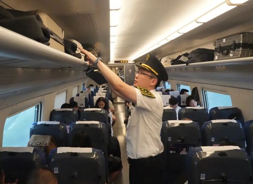 D1189次列车长,你做的事瞒不住了…… D1189次列车长,你做的事瞒不住了……