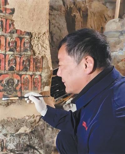 练精准功夫 传修复技艺(工匠绝活·全国文物大工匠) 练精准功夫 传修复技艺(工匠绝活·全国文物大工匠)