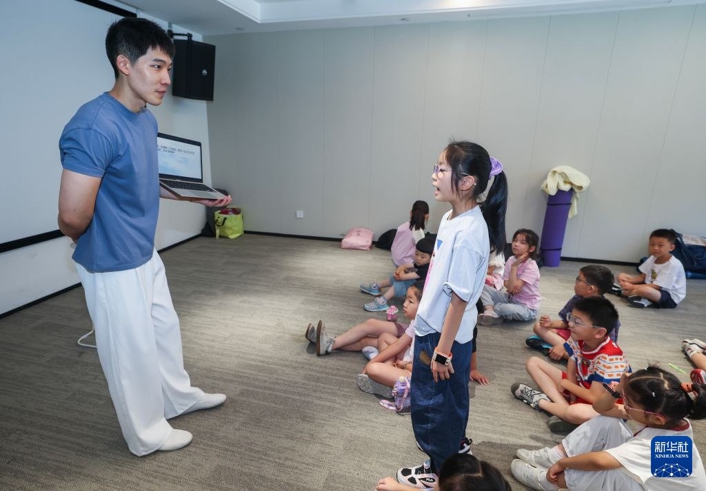 大学生志愿者助力开启小候鸟快乐暑期班 大学生志愿者助力开启小候鸟快乐暑期班