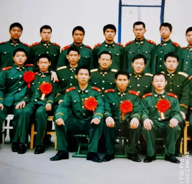 “曾是消防兵，送外卖遇火情照样冲”，深圳一外卖小哥8个月内出手灭火2次