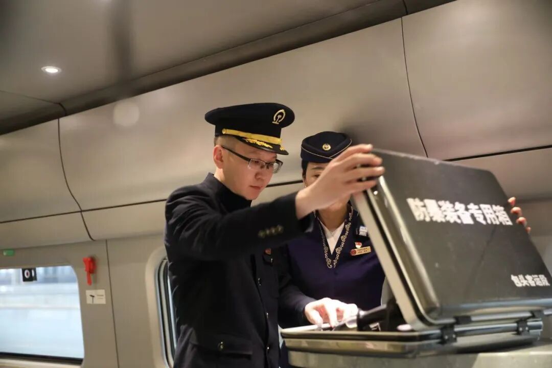 D1189次列车长,你做的事瞒不住了…… D1189次列车长,你做的事瞒不住了……
