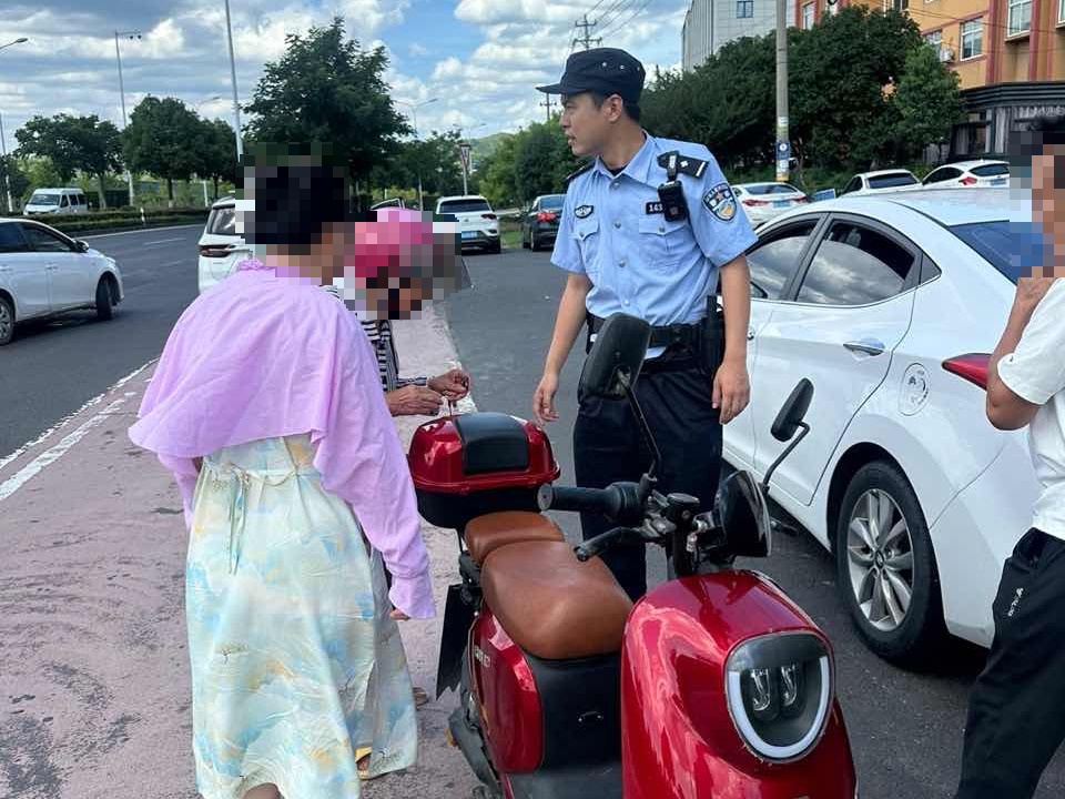 分秒必争!热浪下民警半小时极速寻回走失老人 分秒必争!热浪下民警半小时极速寻回走失老人