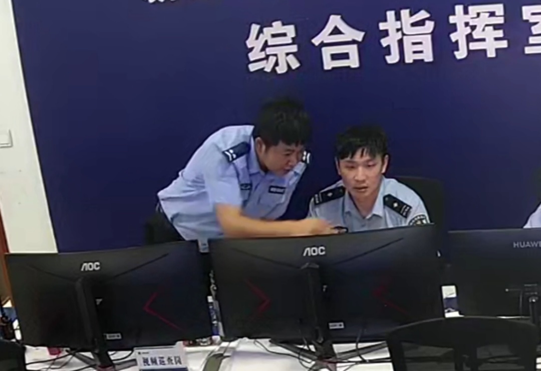 分秒必争!热浪下民警半小时极速寻回走失老人 分秒必争!热浪下民警半小时极速寻回走失老人