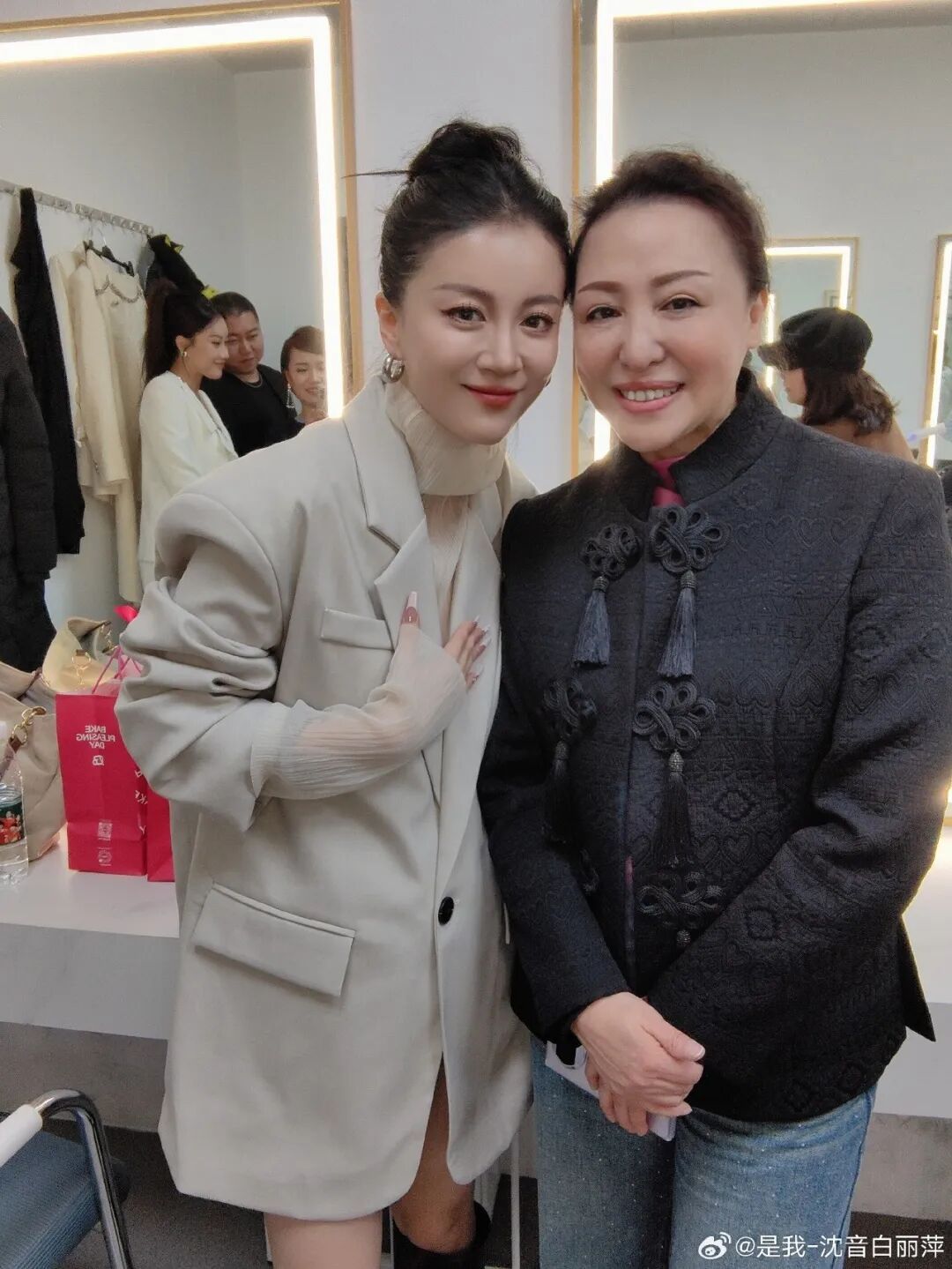 教授夫妇,同时罹难!韩雪等人都是他们的学生…… 教授夫妇,同时罹难!韩雪等人都是他们的学生……