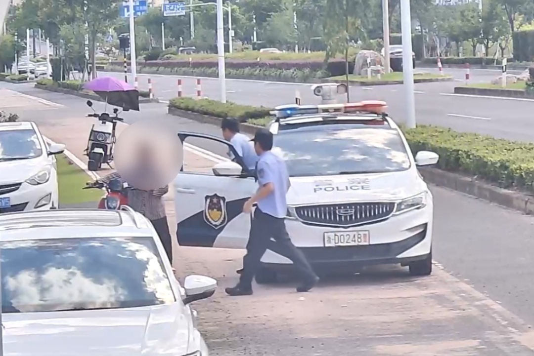 分秒必争!热浪下民警半小时极速寻回走失老人 分秒必争!热浪下民警半小时极速寻回走失老人