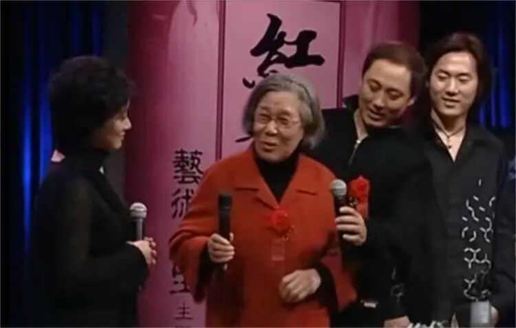 87版《红楼梦》刘姥姥扮演者离世,享年95岁;重温她戏里戏外精彩一生 87版《红楼梦》刘姥姥扮演者离世,享年95岁;重温她戏里戏外精彩一生