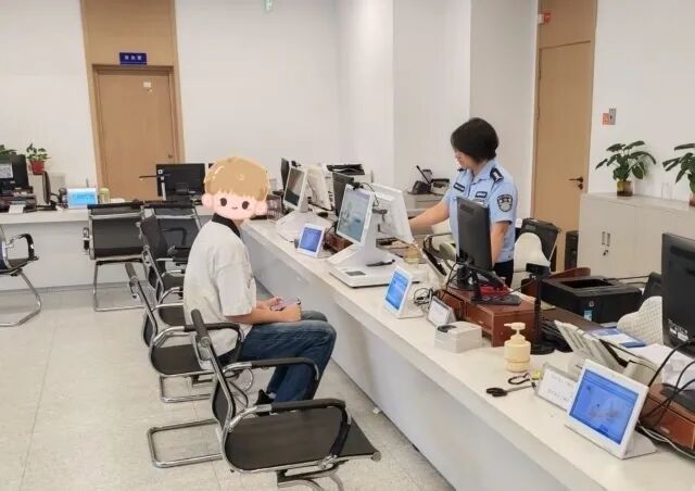 深夜12点求助,清晨6点办证!连发两份红包被拒后,80岁老人给杭州民警手写感谢信 深夜12点求助,清晨6点办证!连发两份红包被拒后,80岁老人给杭州民警手写感谢信