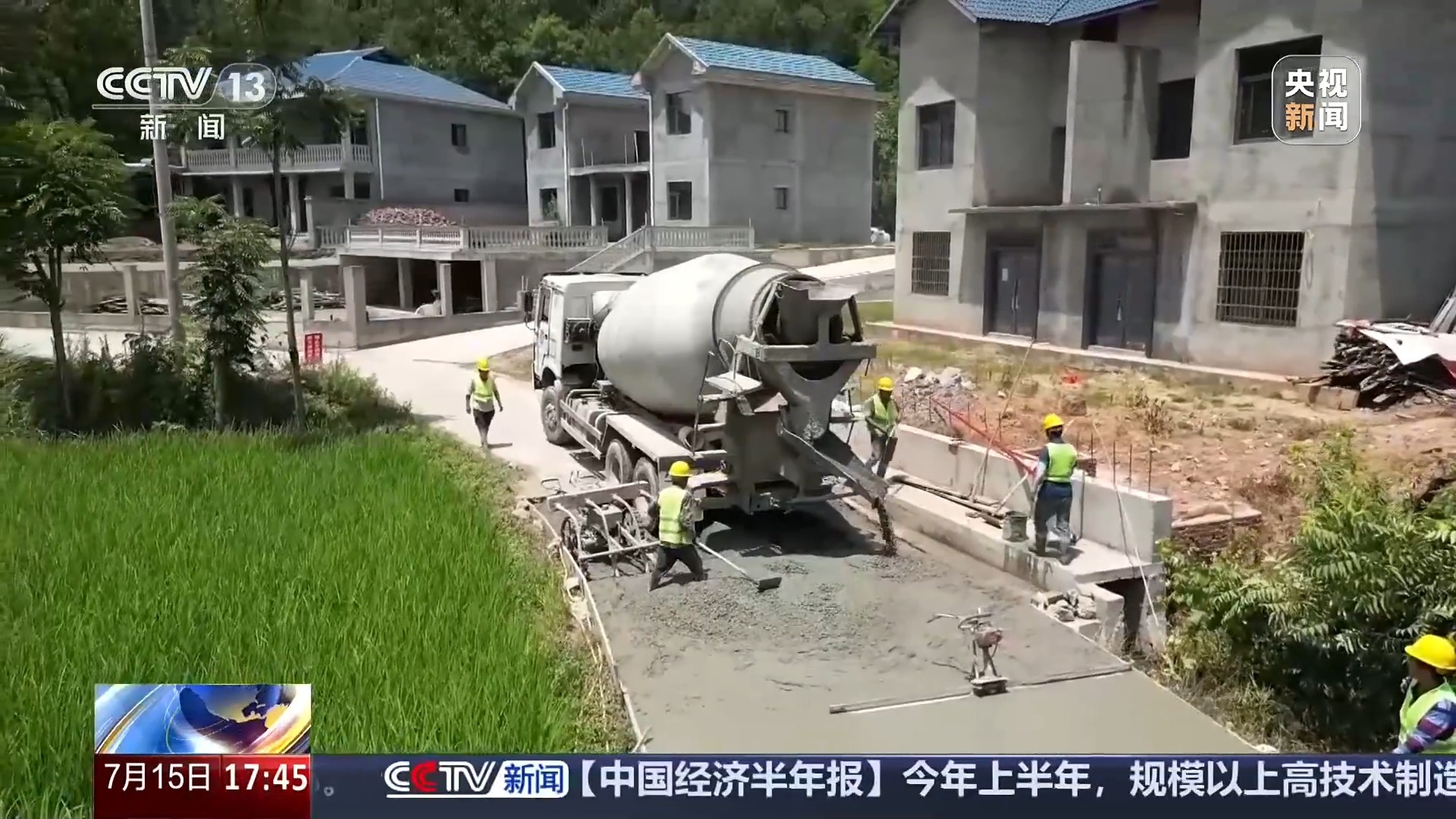 从“通达”向“提升” 上半年我国农村公路投资1443亿元 从“通达”向“提升” 上半年我国农村公路投资1443亿元