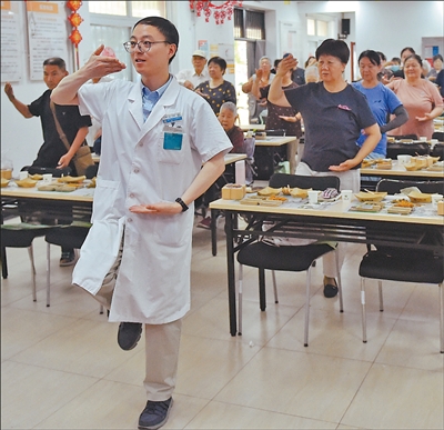 注意防暑降温,合理安排作息 注意防暑降温,合理安排作息