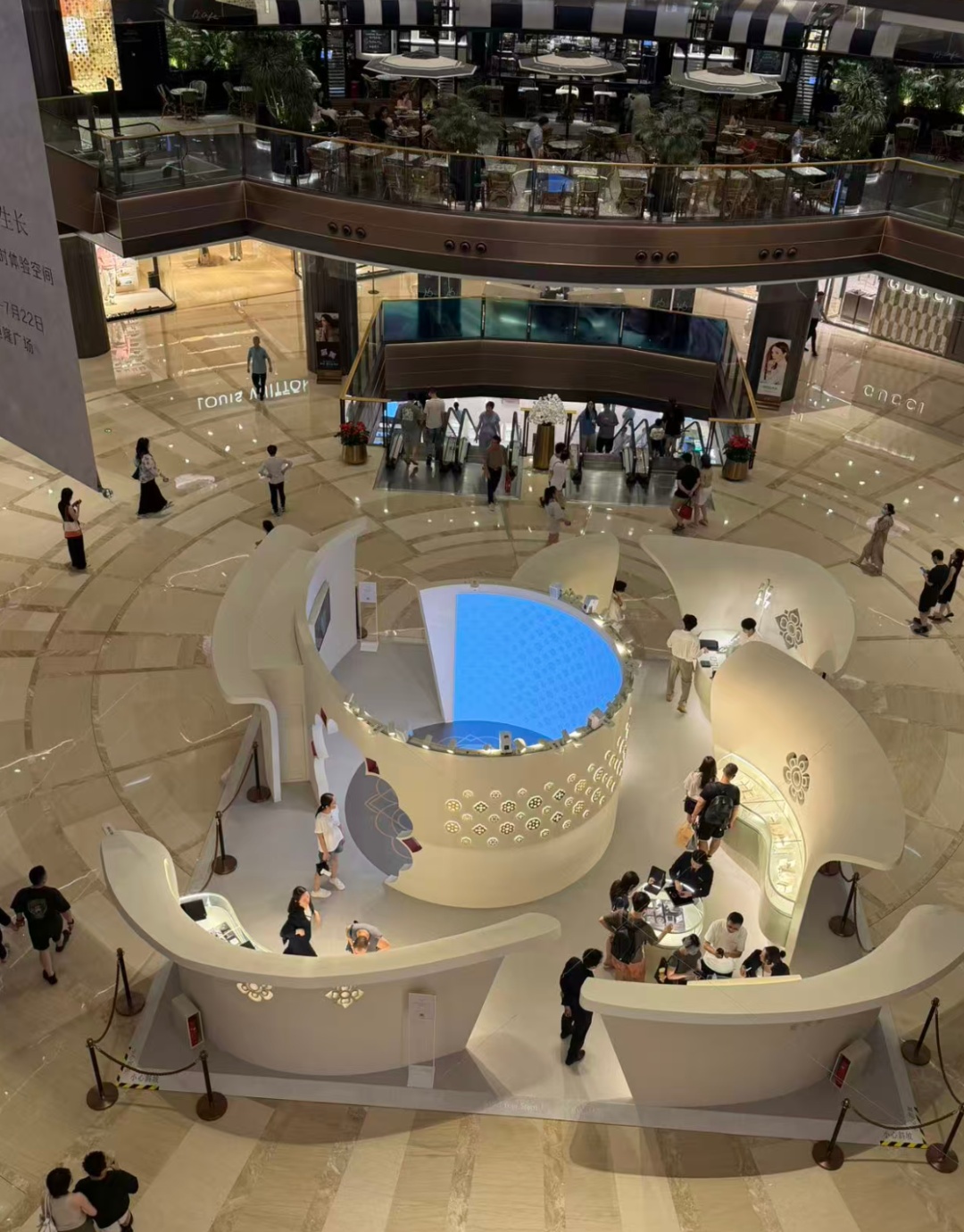 LV多家门店排队盛况不再;二手市场价格跳水,热门款价格腰斩,冷门款跌穿地板 LV多家门店排队盛况不再;二手市场价格跳水,热门款价格腰斩,冷门款跌穿地板