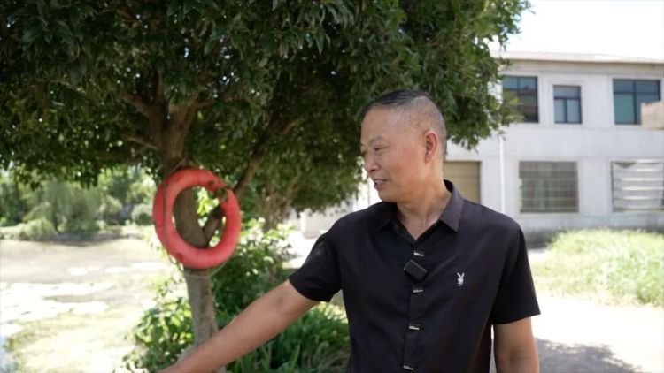 浙江一女子不慎落水,危急时刻,俩父子上演60秒接力营救,女子:当时我已经绝望了 浙江一女子不慎落水,危急时刻,俩父子上演60秒接力营救,女子:当时我已经绝望了