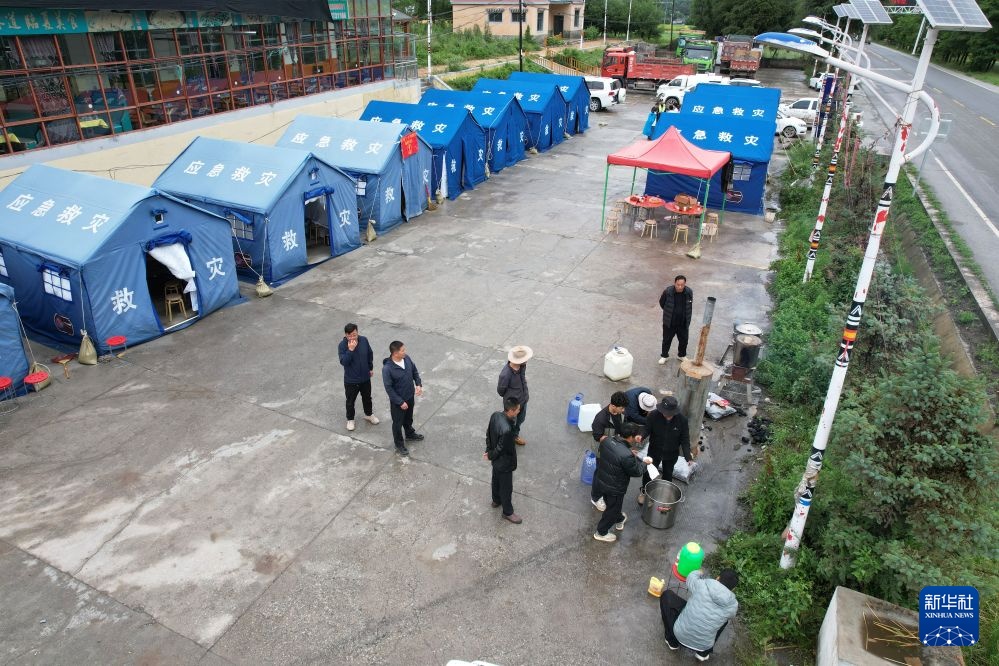 甘肃夏河积极安置山洪灾害受灾群众