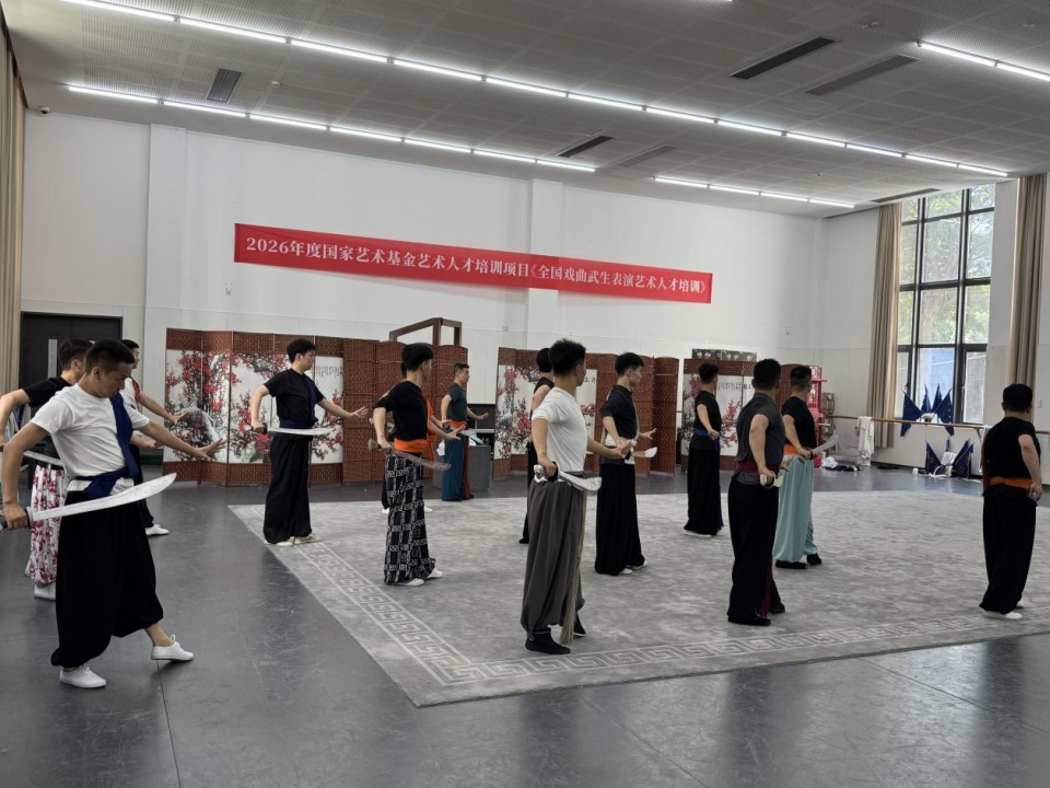 杭州这个“顶配武生班”火了!86岁京剧盖派宗师亲授,全免费还包吃住… 杭州这个“顶配武生班”火了!86岁京剧盖派宗师亲授,全免费还包吃住…