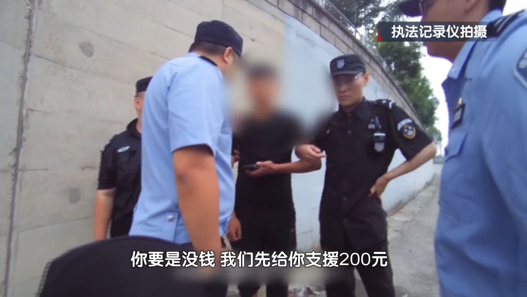 一时失意拿性命赌气!两名男子漠视自身安全,上演惊魂一幕 一时失意拿性命赌气!两名男子漠视自身安全,上演惊魂一幕