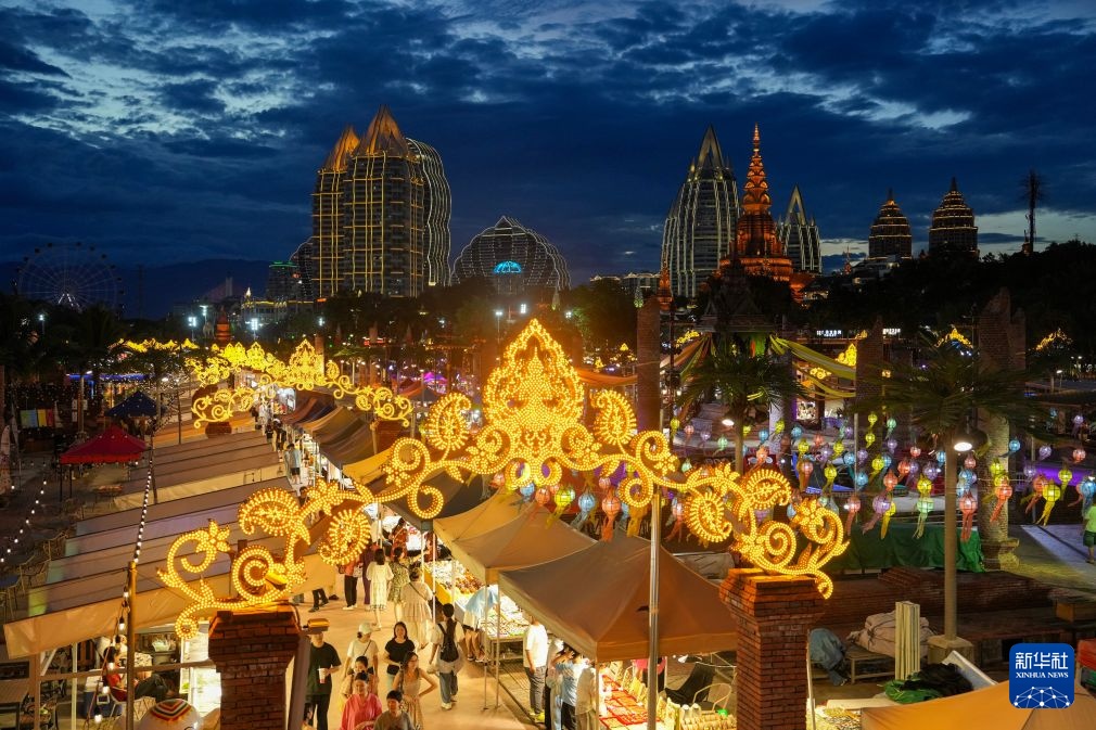 云南西双版纳迎来暑期旅游旺季 云南西双版纳迎来暑期旅游旺季