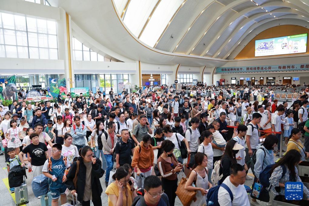云南西双版纳迎来暑期旅游旺季 云南西双版纳迎来暑期旅游旺季