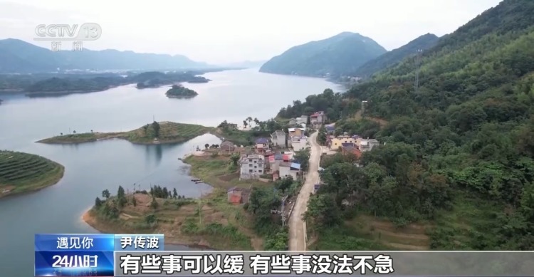 “我走得慢,但不让患者等” 他用拐杖撑起20年出诊路 “我走得慢,但不让患者等” 他用拐杖撑起20年出诊路