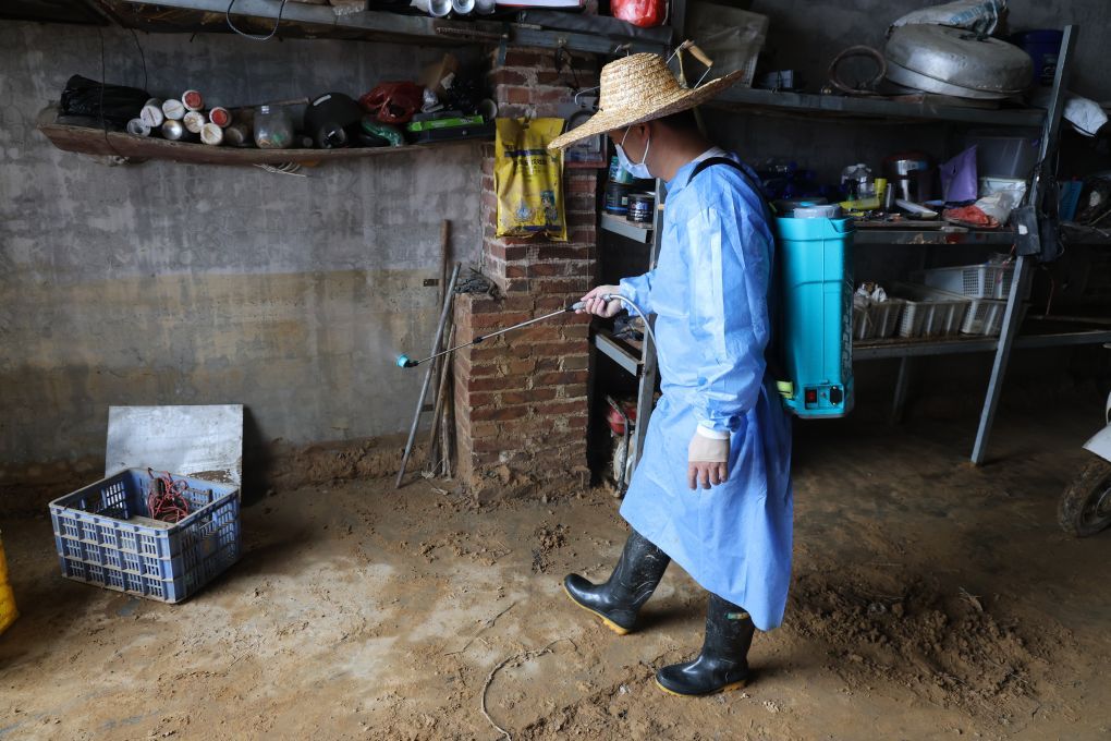 广西救灾一线最新直击:淤泥层层清 希望步步近 广西救灾一线最新直击:淤泥层层清 希望步步近
