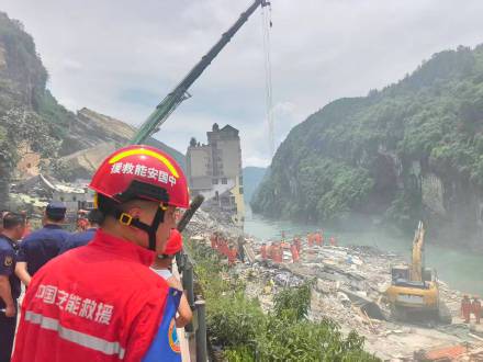 重庆彭水山体垮塌 今晚预计有大暴雨 重庆彭水山体垮塌 今晚预计有大暴雨