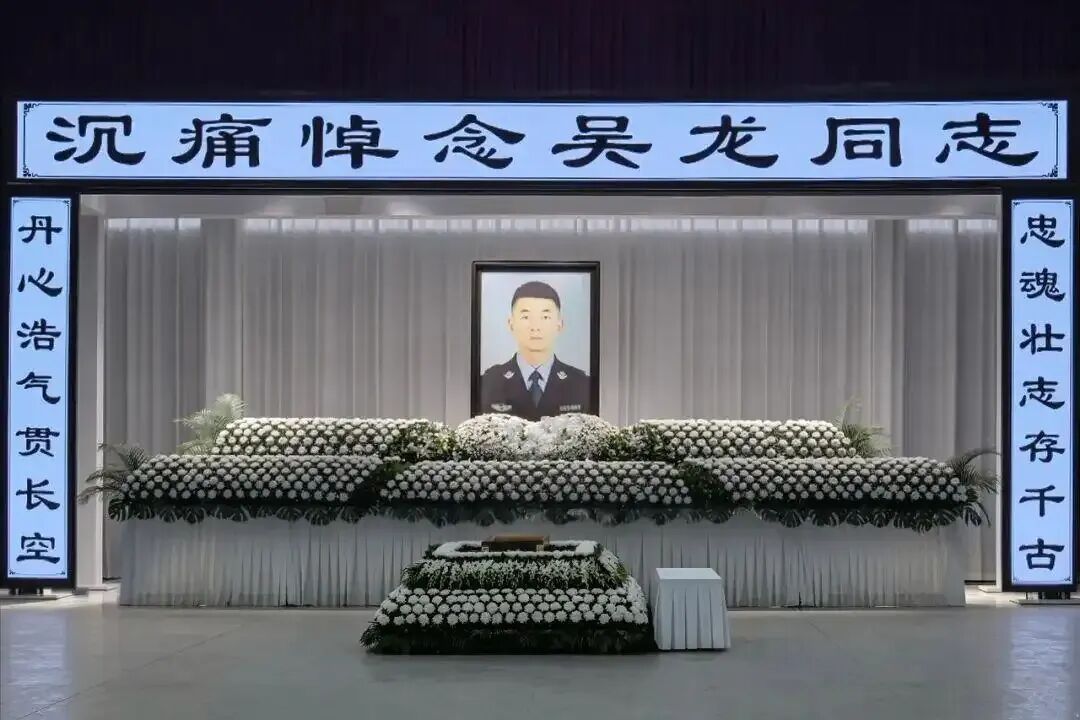 深圳00后民警吴龙与持刀歹徒搏斗牺牲,年仅25岁 深圳00后民警吴龙与持刀歹徒搏斗牺牲,年仅25岁