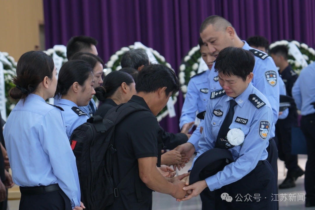 吴龙与持刀歹徒搏斗,失血过多不幸去世,年仅25岁 吴龙与持刀歹徒搏斗,失血过多不幸去世,年仅25岁