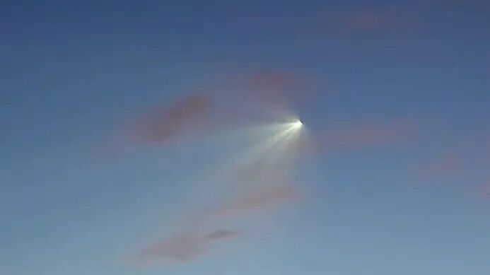 新疆阿勒泰惊现发光不明飞行物 天文台核实:不是外星人,是俄罗斯在发火箭 新疆阿勒泰惊现发光不明飞行物 天文台核实:不是外星人,是俄罗斯在发火箭