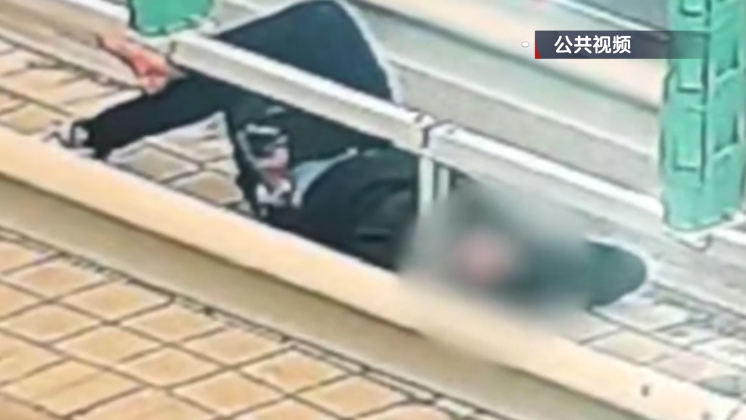 一时失意拿性命赌气!两名男子漠视自身安全,上演惊魂一幕 一时失意拿性命赌气!两名男子漠视自身安全,上演惊魂一幕