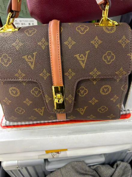 LV起诉宁波一夫妻百货店商标侵权,一审获赔4万元后再上诉索赔25万元 LV起诉宁波一夫妻百货店商标侵权,一审获赔4万元后再上诉索赔25万元