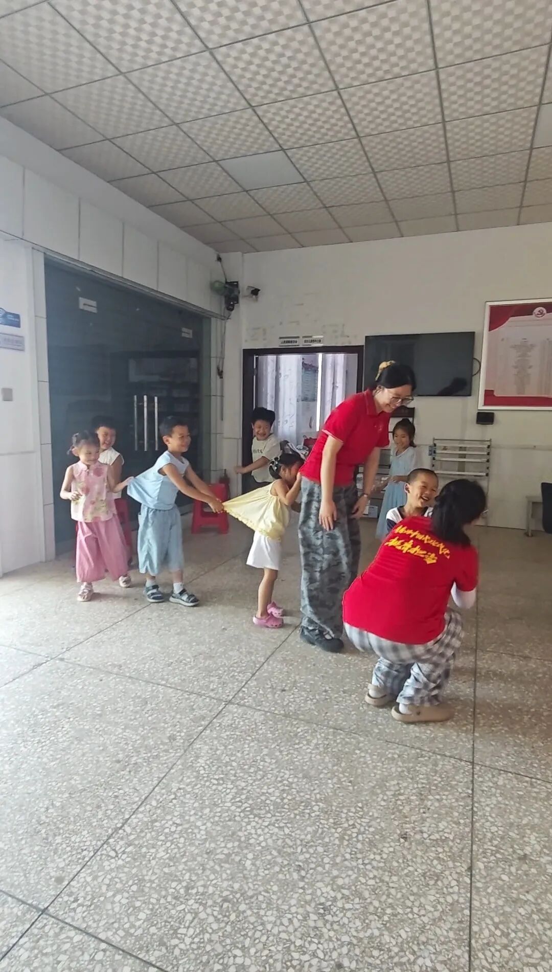 常德一村开设免费托管班,请大学生给孩子辅导,村支书:防止孩子沉迷手机无人看管 常德一村开设免费托管班,请大学生给孩子辅导,村支书:防止孩子沉迷手机无人看管