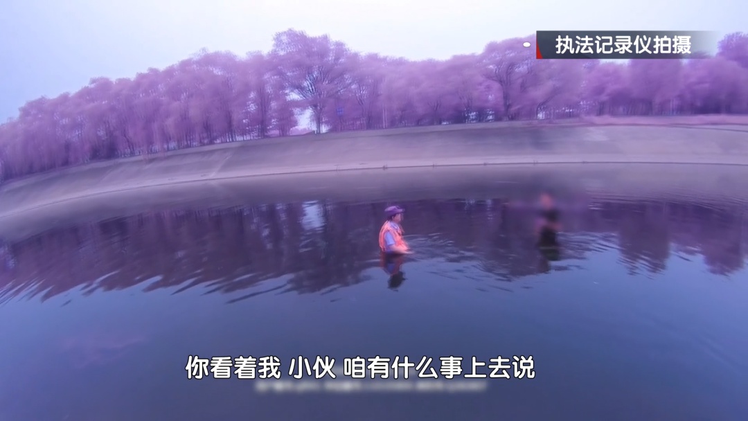 一时失意拿性命赌气!两名男子漠视自身安全,上演惊魂一幕 一时失意拿性命赌气!两名男子漠视自身安全,上演惊魂一幕