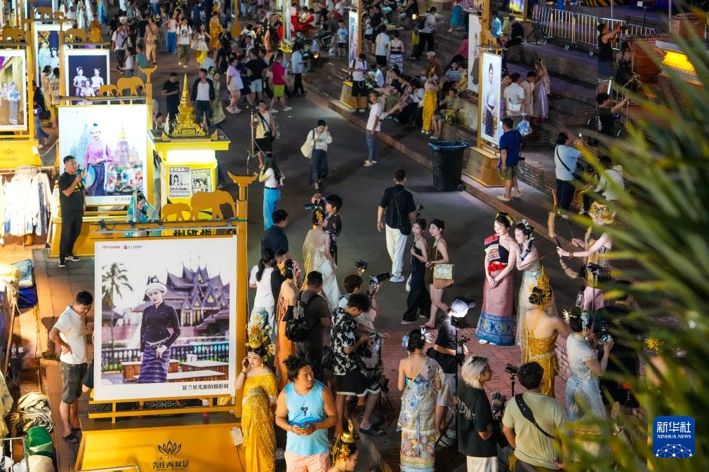 云南西双版纳迎来暑期旅游旺季 云南西双版纳迎来暑期旅游旺季