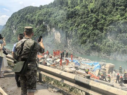 重庆彭水山体垮塌 今晚预计有大暴雨 重庆彭水山体垮塌 今晚预计有大暴雨