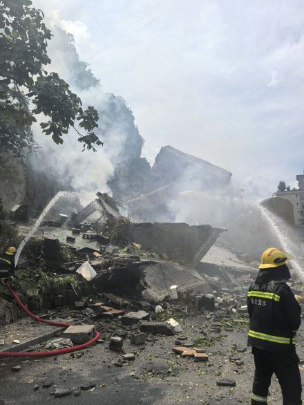重庆彭水山体垮塌 今晚预计有大暴雨 重庆彭水山体垮塌 今晚预计有大暴雨