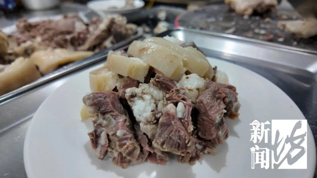 上海有人凌晨三四点出门!懂经的上海人就要吃这个!“很爽!很幸福…” 上海有人凌晨三四点出门!懂经的上海人就要吃这个!“很爽!很幸福…”