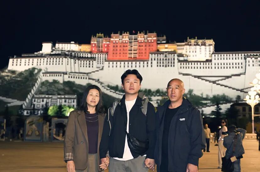 广州小伙带父母花2.5万元打出租车7天开3000多公里到西藏 本人回应:找了四个出租车司机才接单 广州小伙带父母花2.5万元打出租车7天开3000多公里到西藏 本人回应:找了四个出租车司机才接单