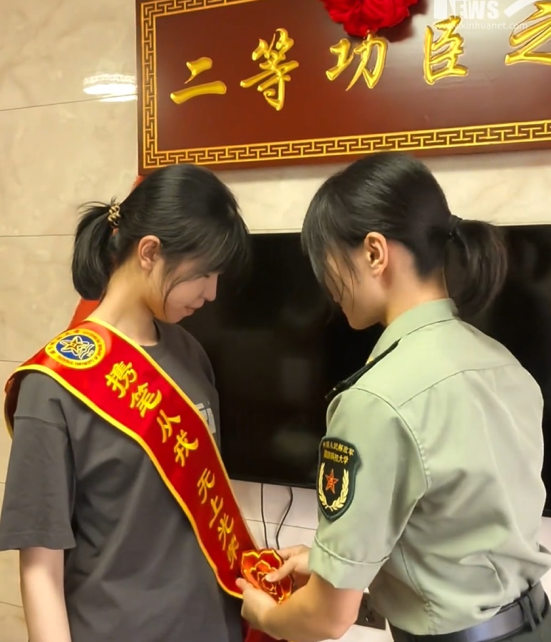 接喜气!录取通知书到了!外公:把我的孙孙交给国家了 接喜气!录取通知书到了!外公:把我的孙孙交给国家了