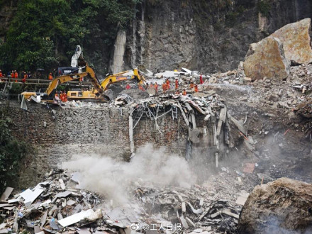 重庆山体崩塌现场三方向同时搜救 重庆山体崩塌现场三方向同时搜救