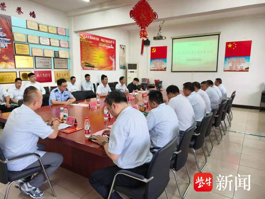点赞镇江好司机!路遇险情果断救人,公交驾驶员李佳获见义勇为表彰 点赞镇江好司机!路遇险情果断救人,公交驾驶员李佳获见义勇为表彰