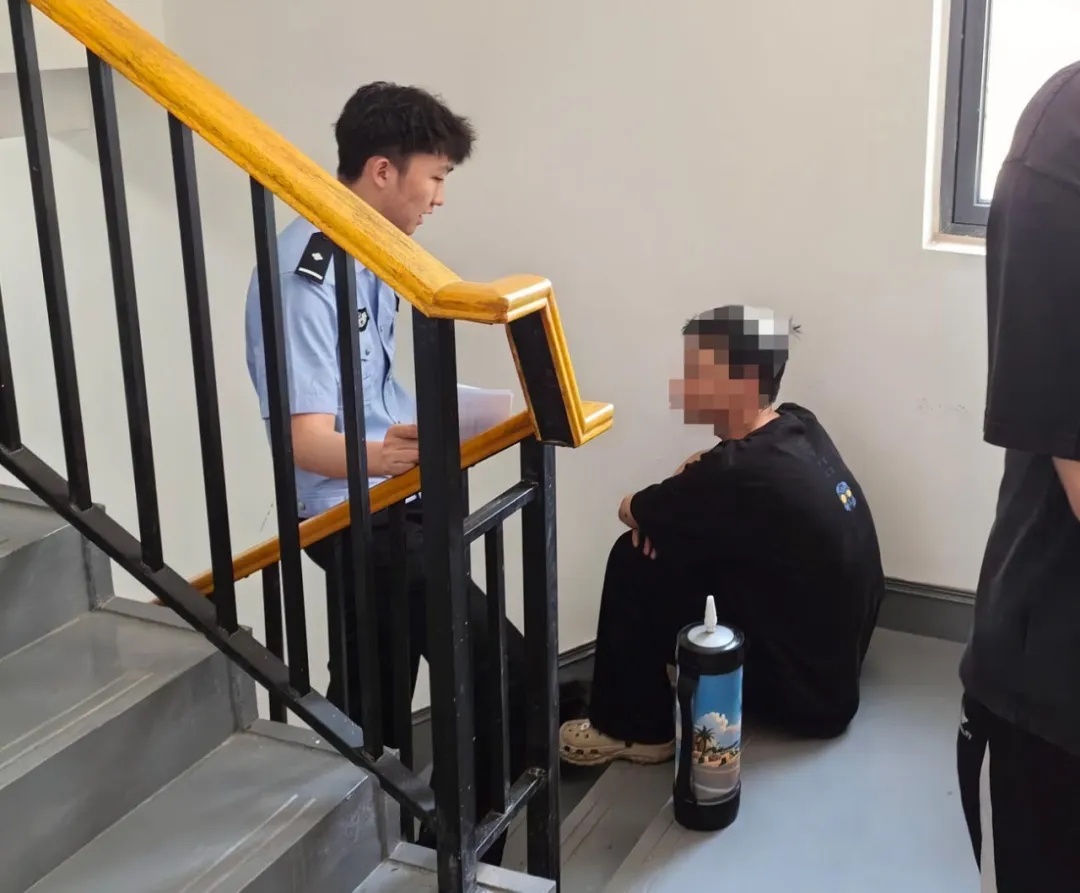浙江一小区地下车库惊现“怪瓶子”民警到现场时男子正怀抱一个罐体准备吸食