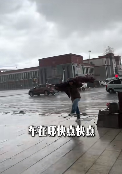 广州小伙带父母花2.5万元打出租车7天开3000多公里到西藏 本人回应:找了四个出租车司机才接单 广州小伙带父母花2.5万元打出租车7天开3000多公里到西藏 本人回应:找了四个出租车司机才接单