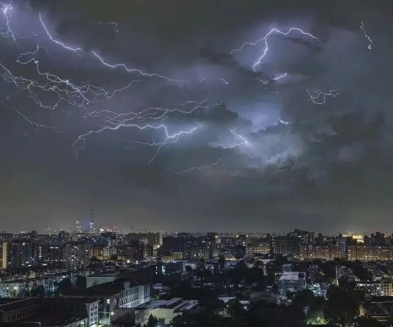 夏季雷暴频发!雷击“施救+预防”权威攻略—— 夏季雷暴频发!雷击“施救+预防”权威攻略——
