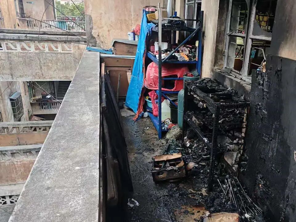 转发提醒:发现邻居这样做,请举报! 转发提醒:发现邻居这样做,请举报!