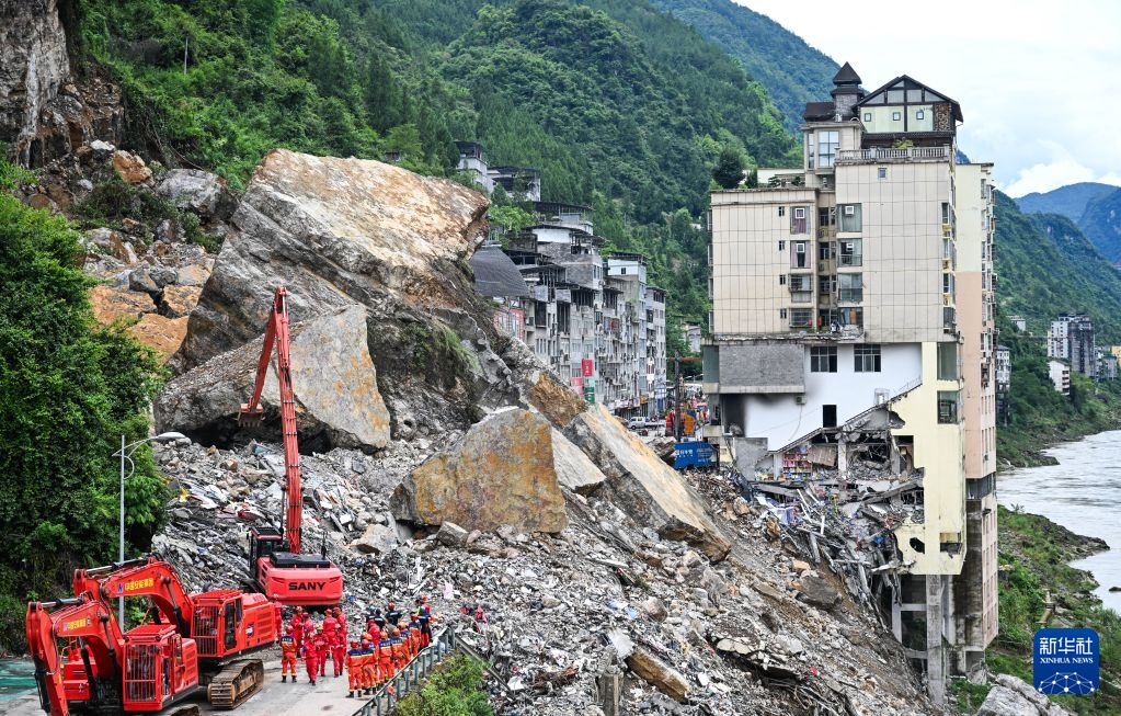 重庆彭水县山体崩塌救援持续进行 重庆彭水县山体崩塌救援持续进行