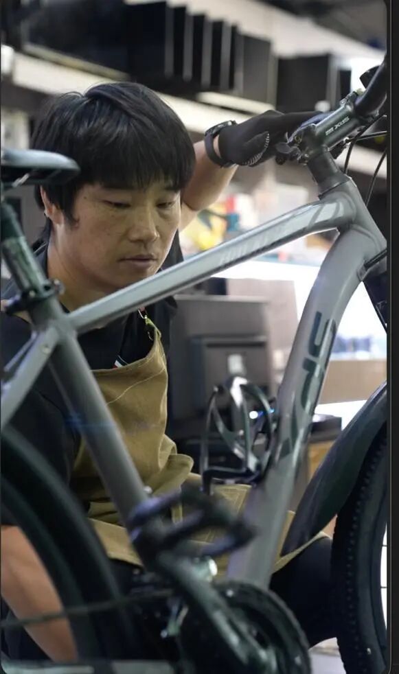这位河北小伙儿，每天在学校门口“偷偷”干一件事