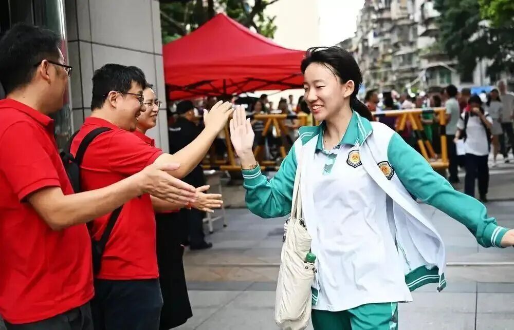广州中考放榜!第一梯度线712分,公办普高线492分 广州中考放榜!第一梯度线712分,公办普高线492分